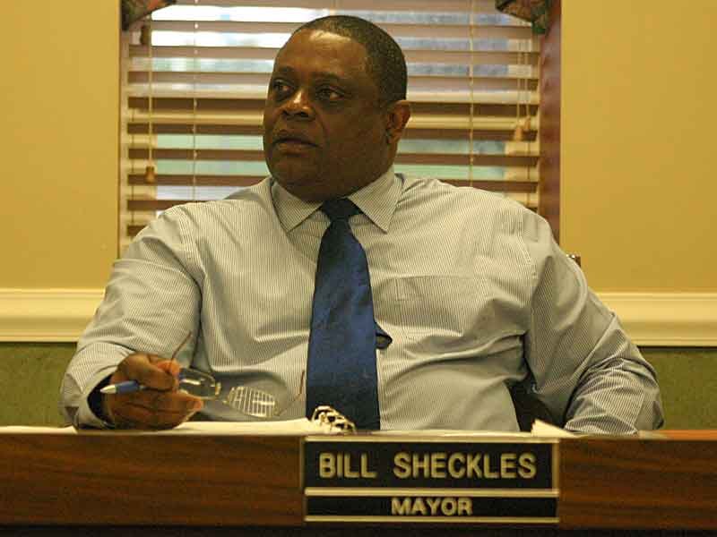 Mayor scraps merit raise plan, says nearly all city employees to get 2 percent raise