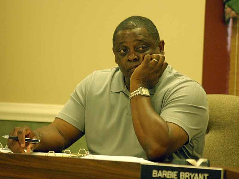 City council sides with business owner, votes against its own sign ordinance