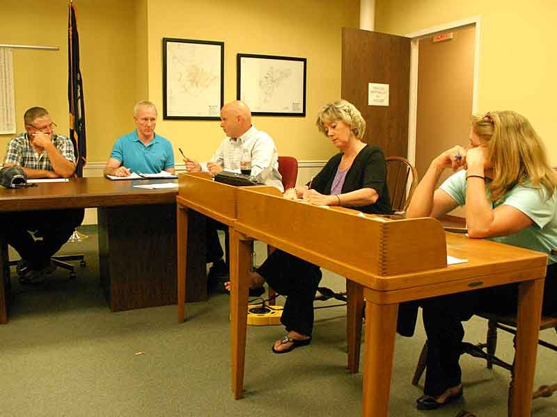 Planning commission, Bardstown leaders agree to work on sign ordinance
