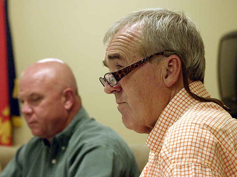 City council OKs review of employee pay, swears-in new police officer