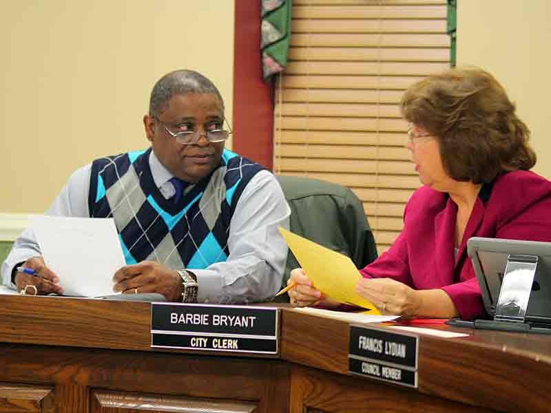 City council OKs zoning request, fiber construction contact extension