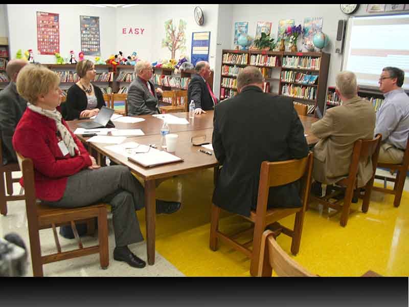 School board reviews 2015-16 calendar; discusses students leaving the district