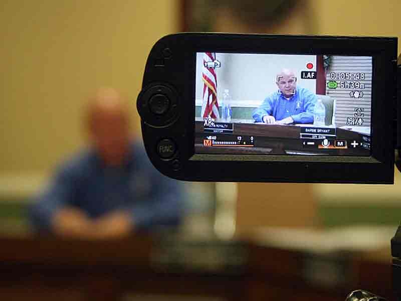 Mayor presents budget; council delays action to study new revenue options