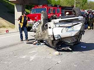 Police seek public’s help to ID semi involved in BG rollover injury crash