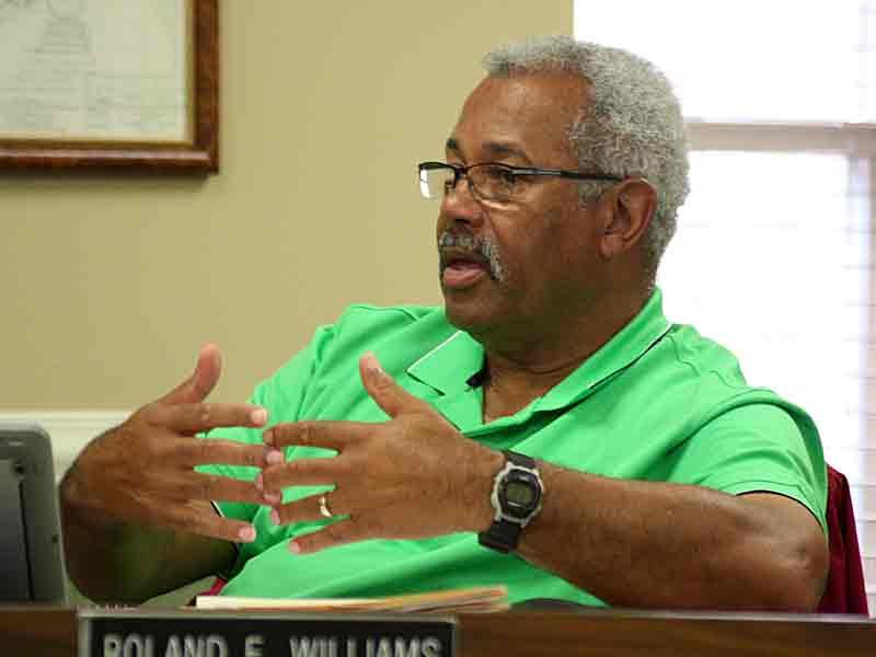 Council split on benefits of city workers’ proposed compensation plan