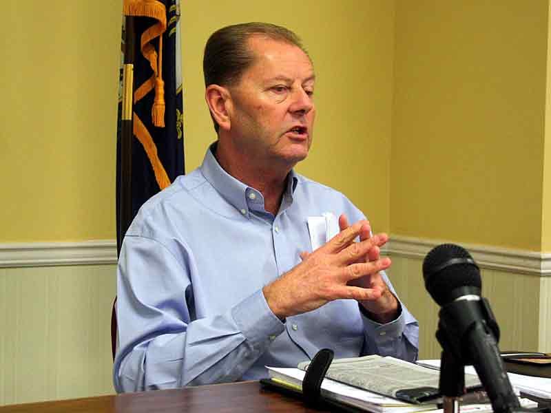 Facing  Dec. 31 deadline, mayor & judge still at odds over dispatch finances